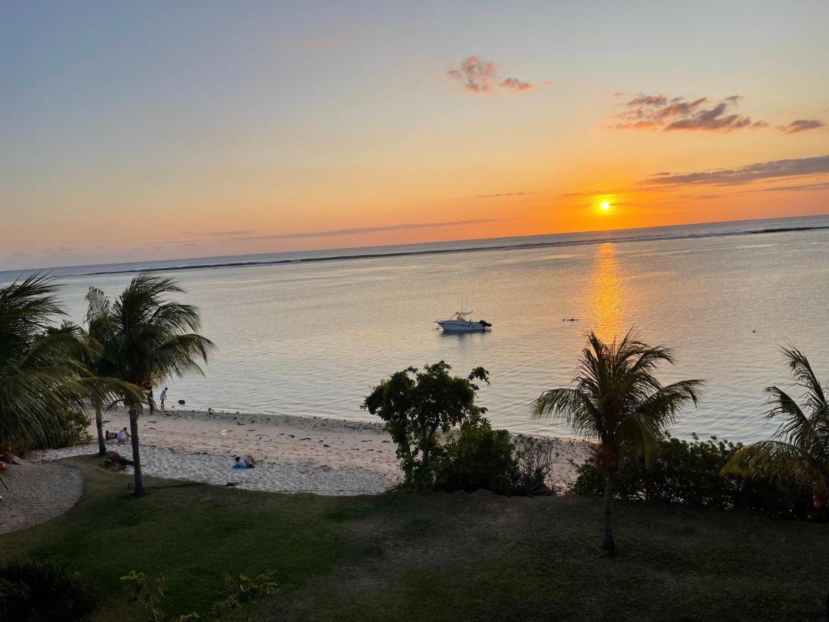 Cap Ouest Beachfront Luxury Penthouse & Apartment Flic en Flac Bagian luar foto