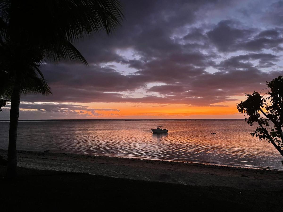 Cap Ouest Beachfront Luxury Penthouse & Apartment Flic en Flac Bagian luar foto