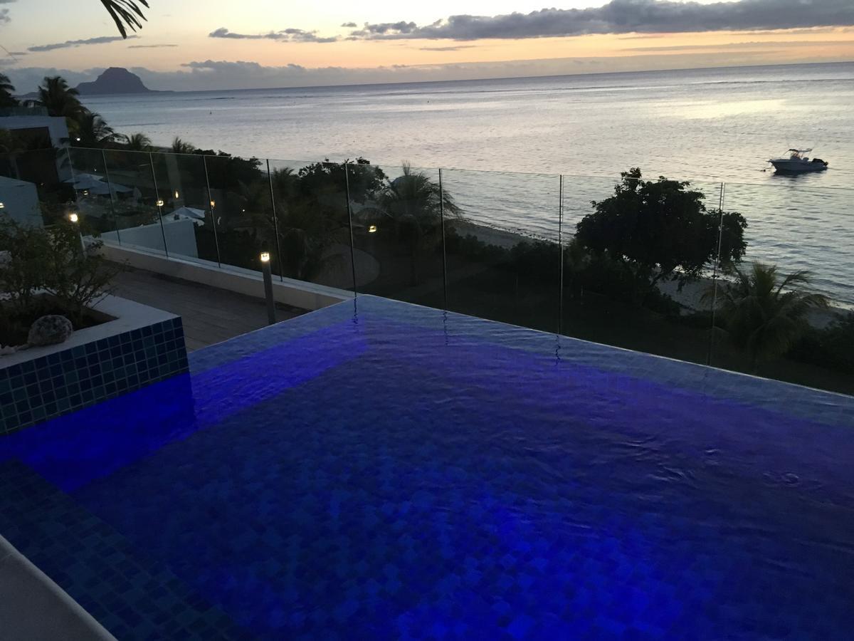 Cap Ouest Beachfront Luxury Penthouse & Apartment Flic en Flac Bagian luar foto